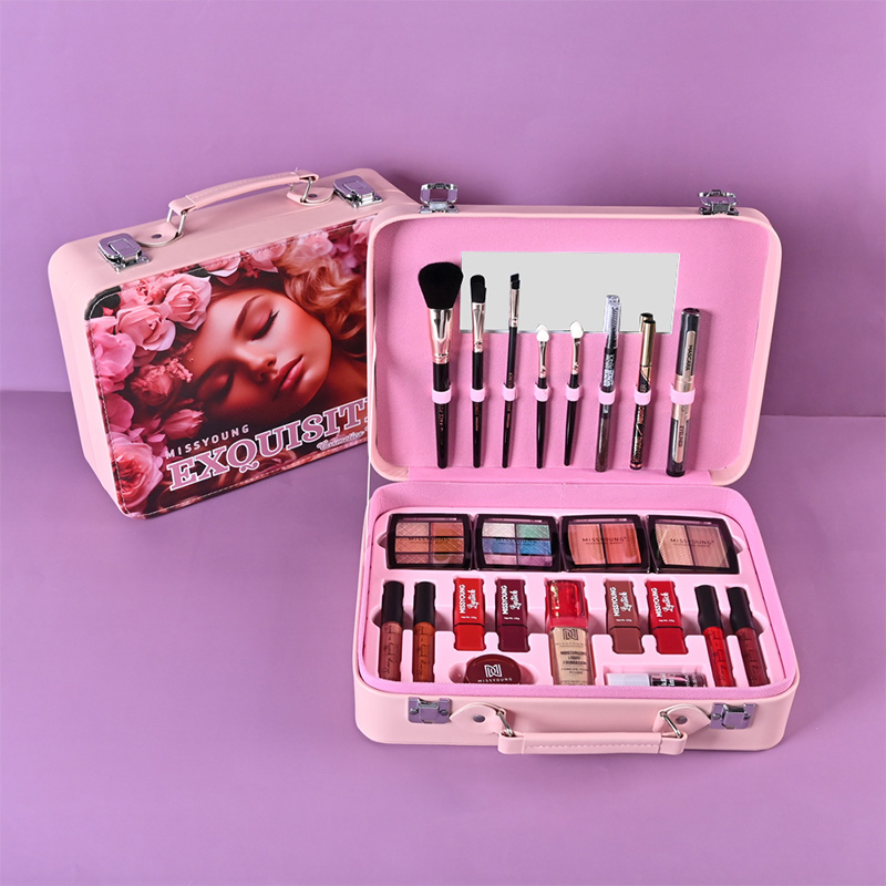 High Gloss Silky Easy To Carry Cosmetic Kit GM24071